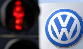 "Volkswagen" akcijų vertė smunka po sumažėjusių šių metų prognozių