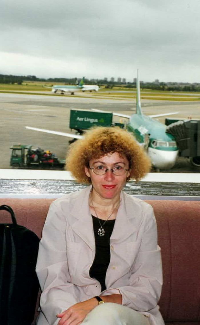 Dalia Barauskaitė-Mikkelsen Kopenhagos oro uoste, 1997 m. Asmeninė nuotr.