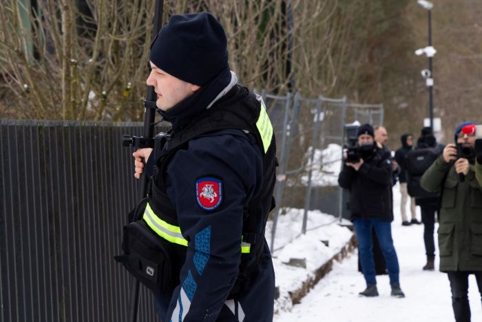 Prie Gitano Nausėdos namų sugužėjo inspektoriai