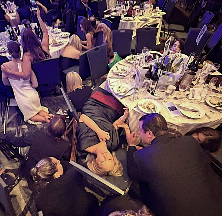 Svečiai slepiasi nuo šūvių