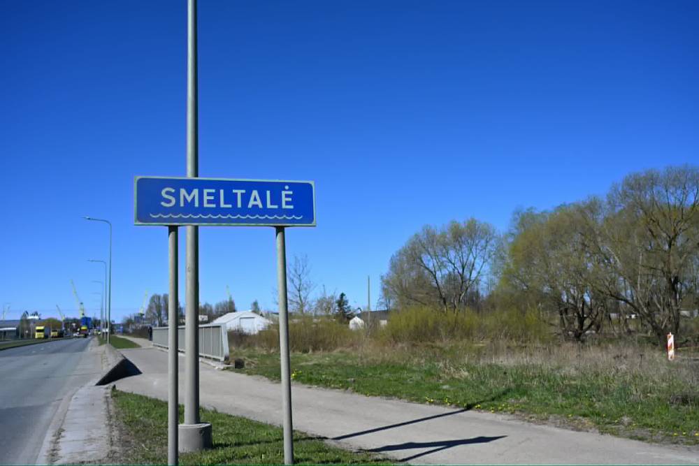 Smeltalė, upė, kelio ženklas