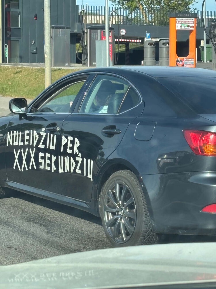 Užrašai ant automobilių
