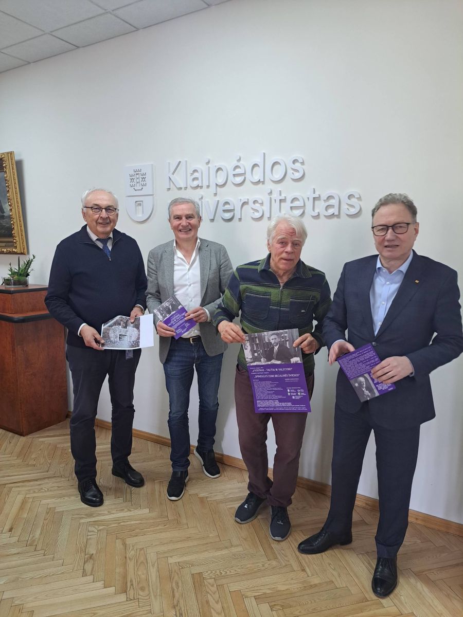 Paminklinis akmuo Vydūno gimtinėje