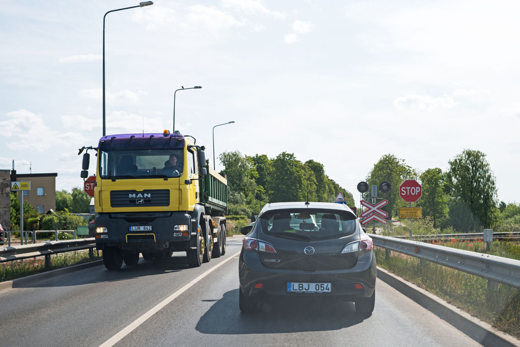 Tilžės gatvė, geležinkelio pervaža