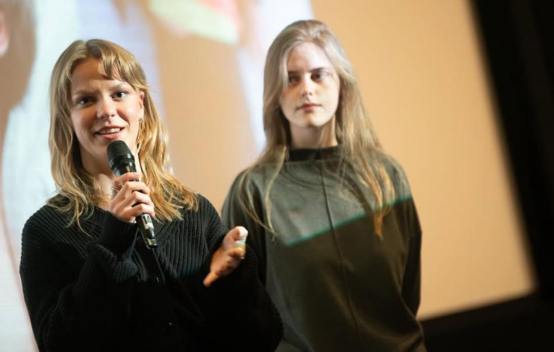 Dešinėje – filmo operatorė Ieva Jaruševičiūte