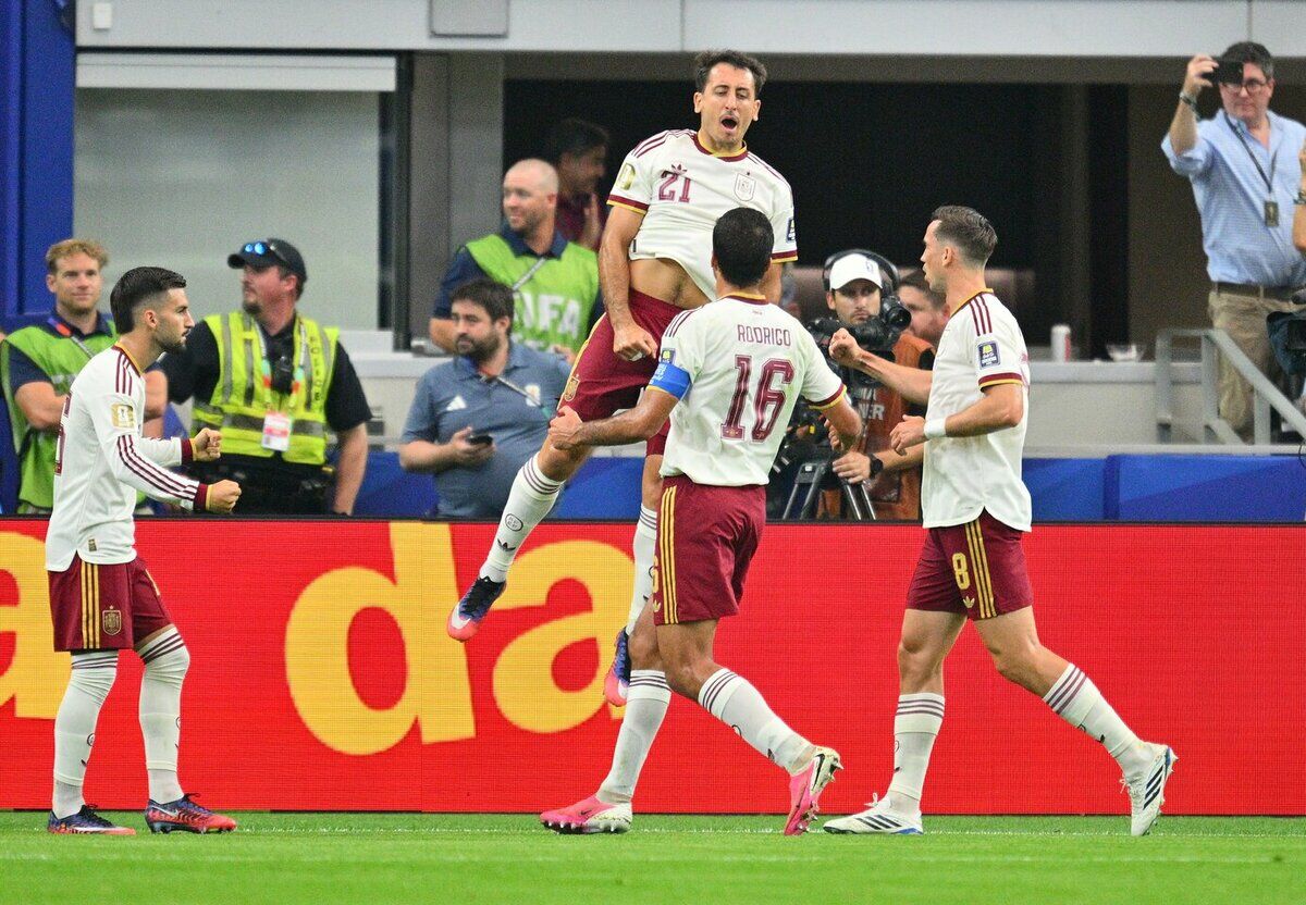 Pasaulio futbolo čempionato rungtynių momentas