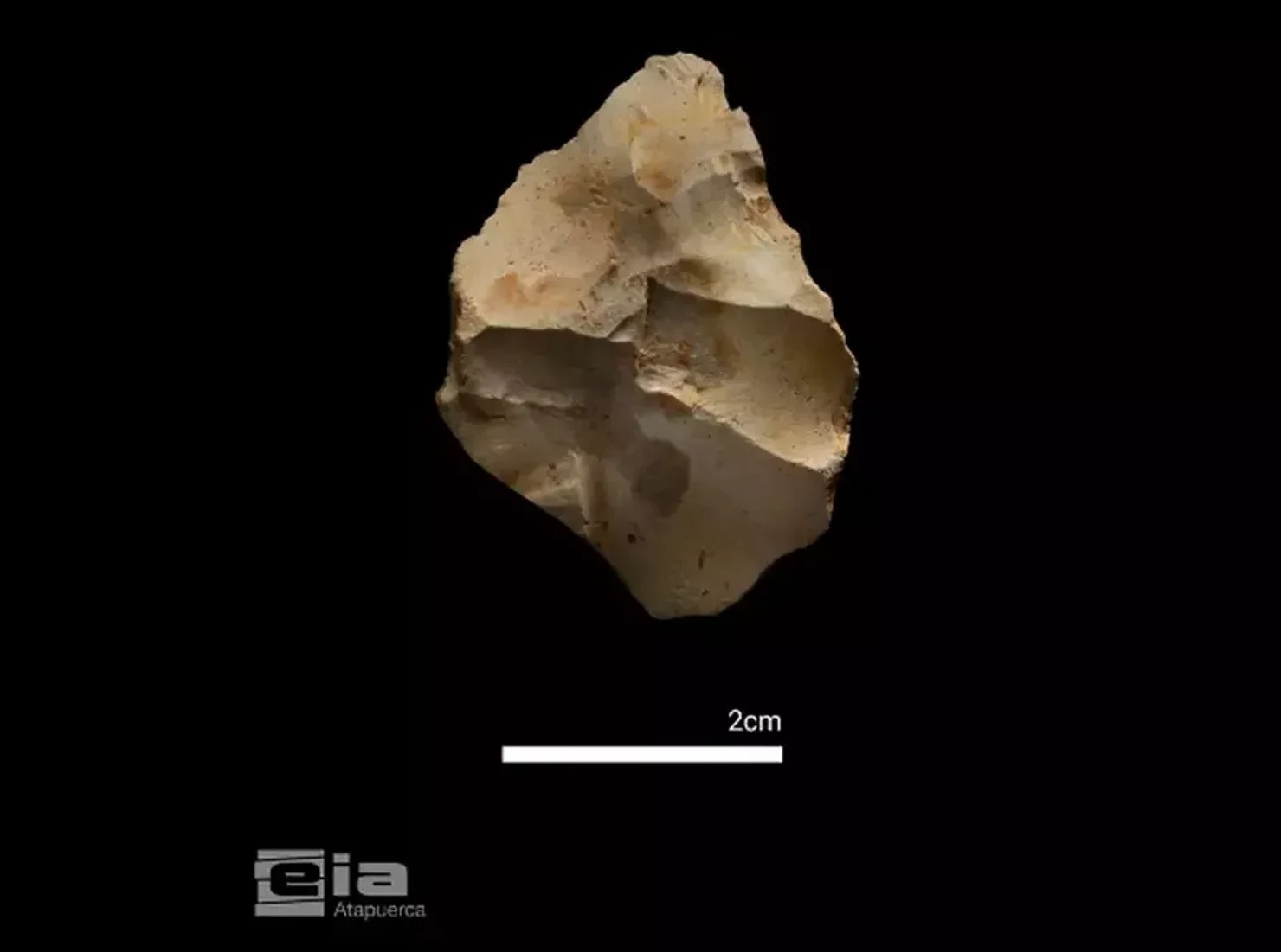 Kasinėjimų metu archeologai aptiko akmeninių įrankių, pagamintų iš titnago, kvarcito ir smiltainio