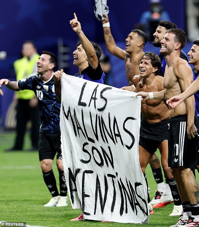 FIFA taisyklės griežtai draudžia politinius pranešimus turnyro metu