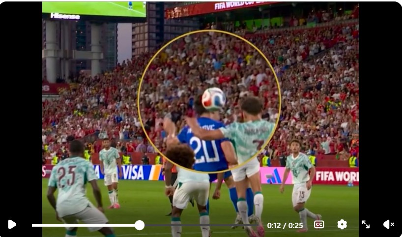 Pasaulio futbolo čempionato rungtynių momentas