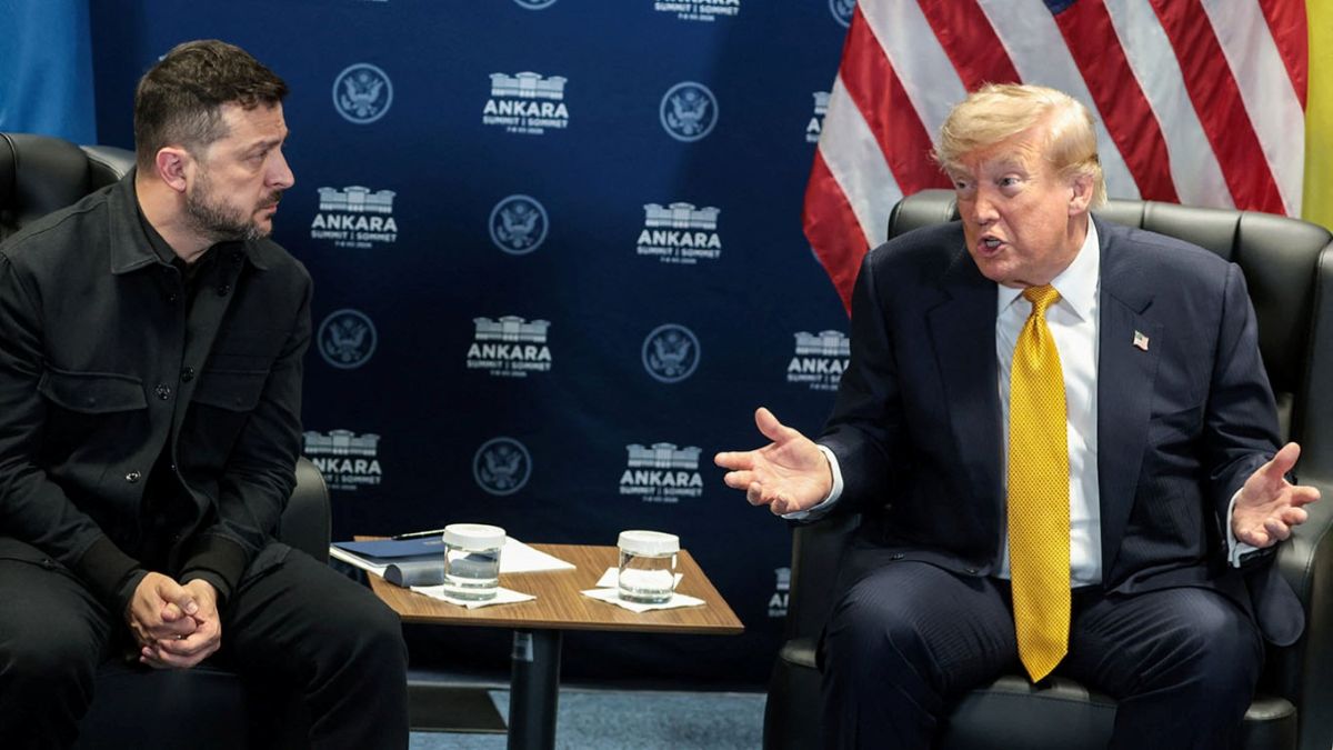 JAV prezidentas Donaldas Trumpas susitikimo su Ukrainos prezidentu Volodymyru Zelenskiu metu.