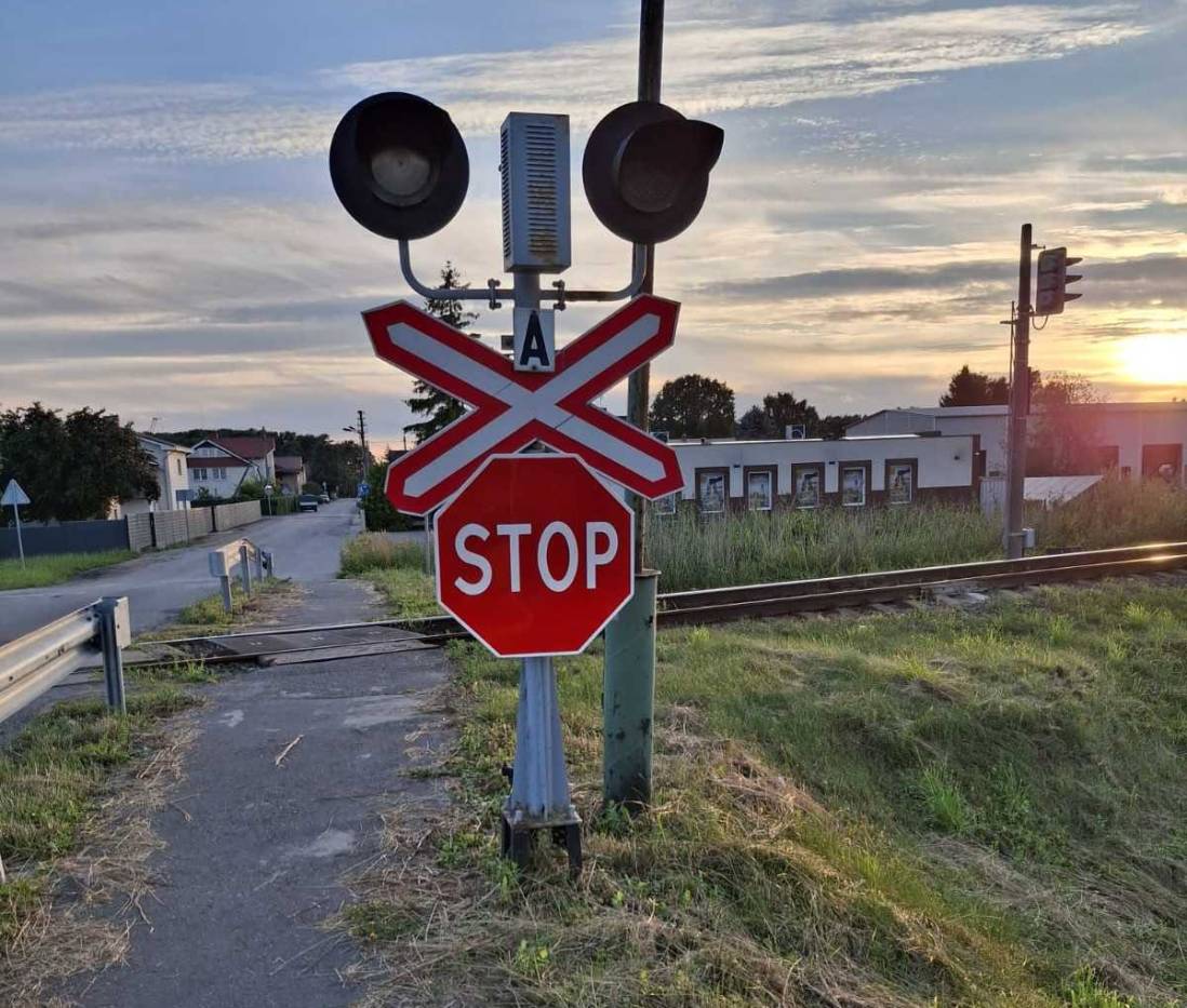 ženklas, STOP, geležinkelio pervaža