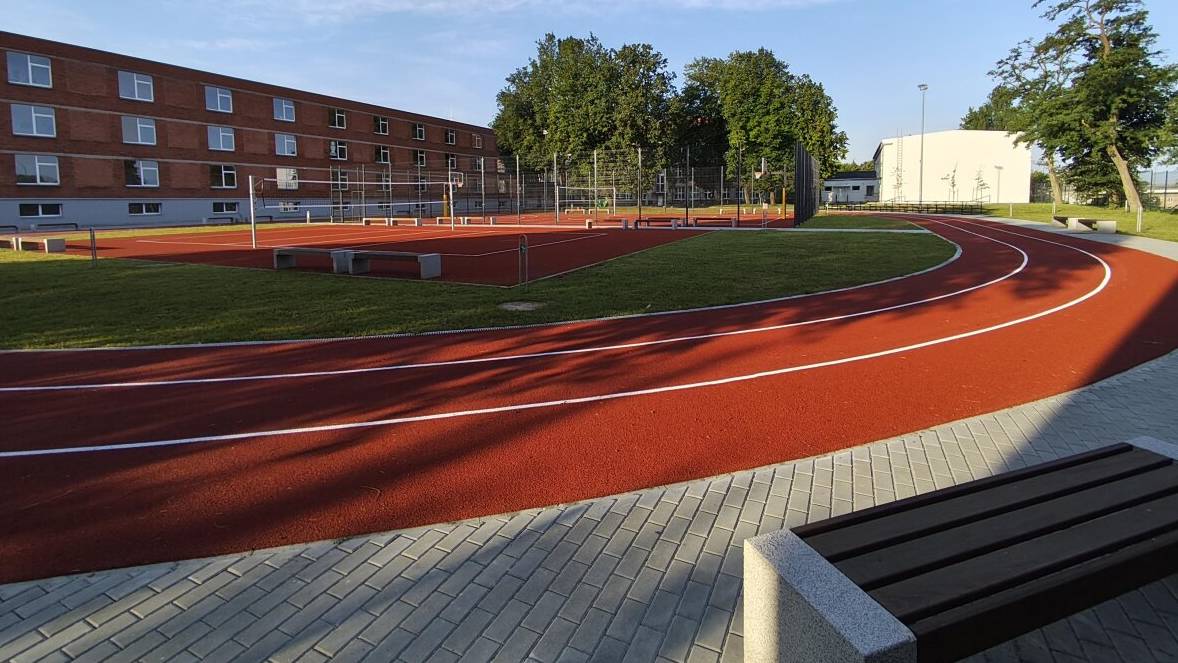 mokykla, stadionas
