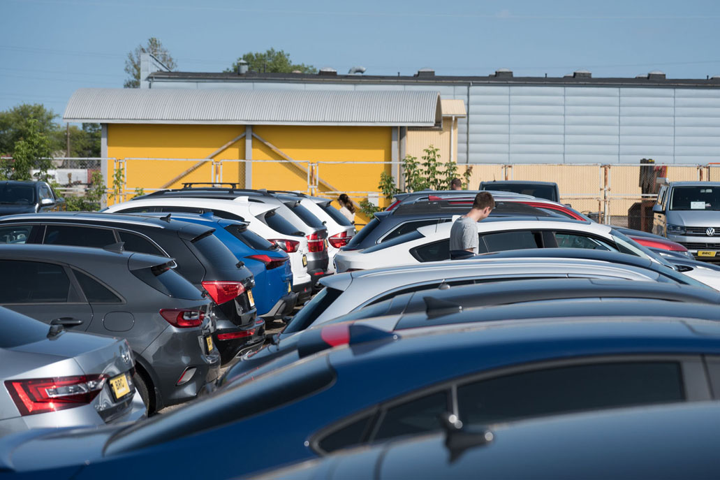 naudoti automobiliai, aikštelė