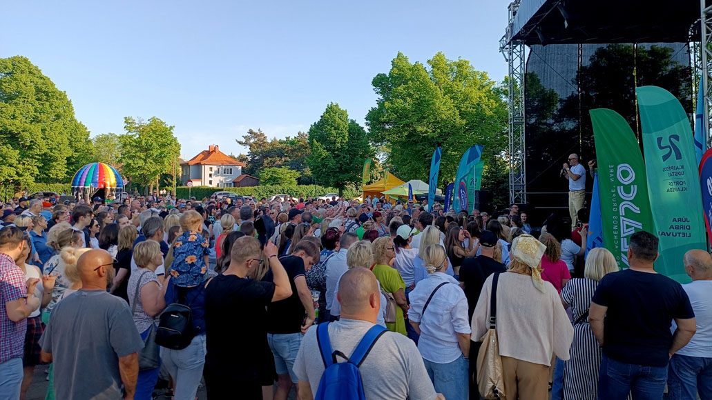 žmonės, scena