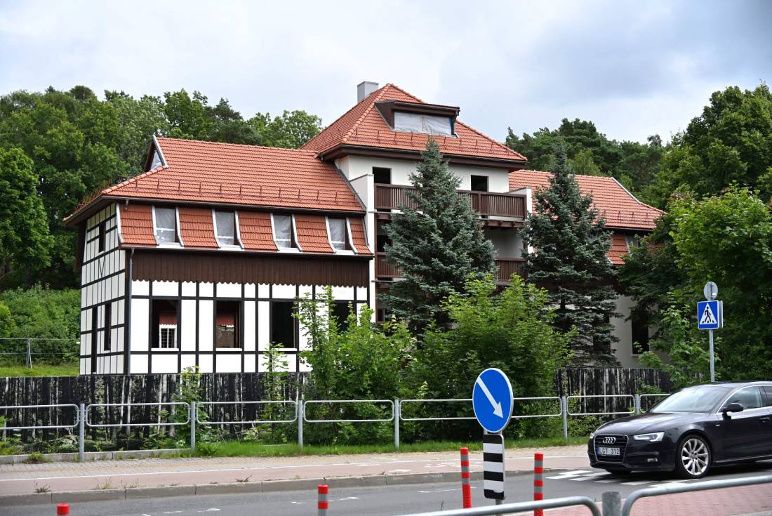 Giruliai, Pamario gatvė, renovuojamas pastatas