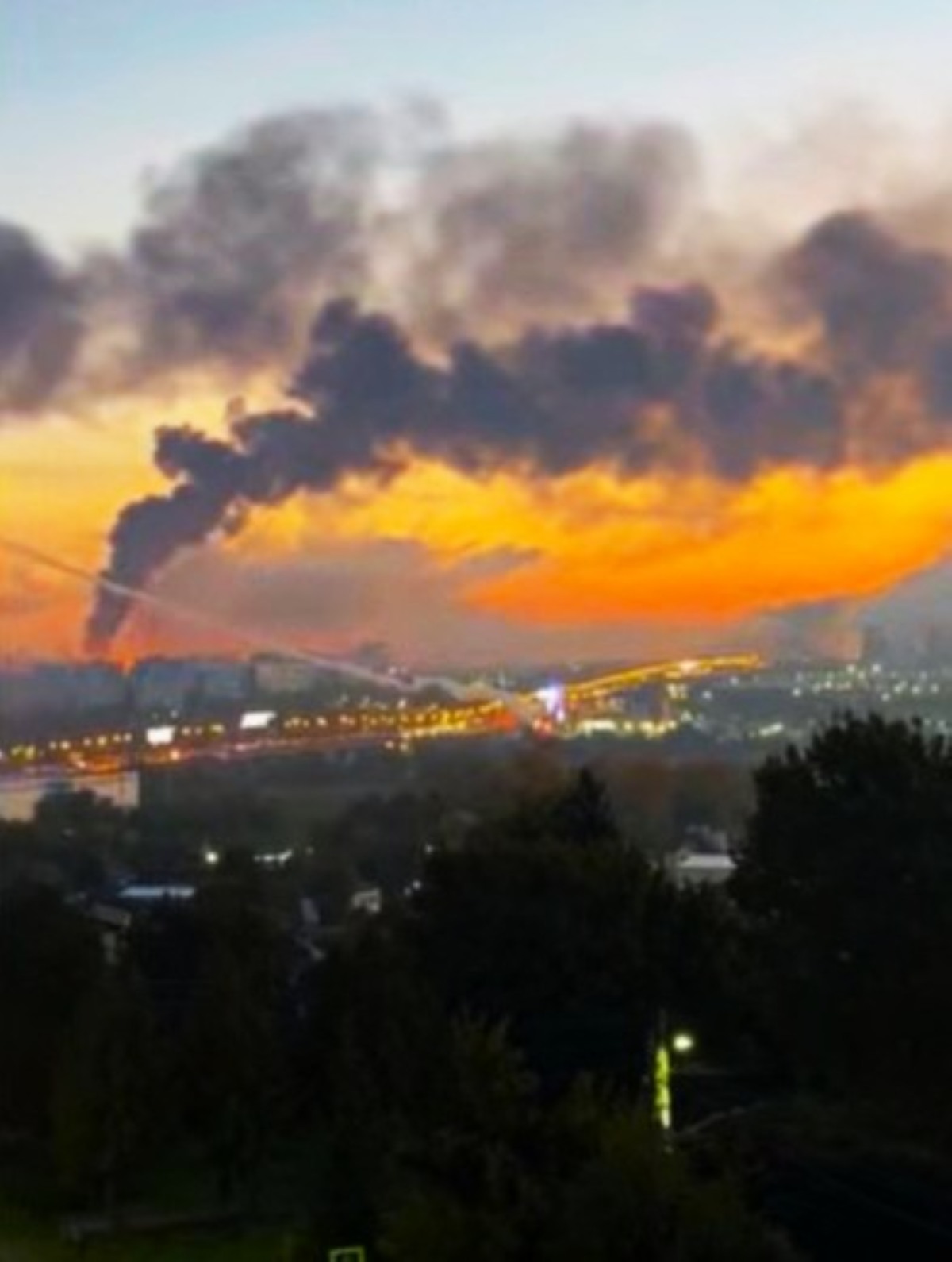 Gaisras Kapotnios naftos perdirbimo gamykloje
