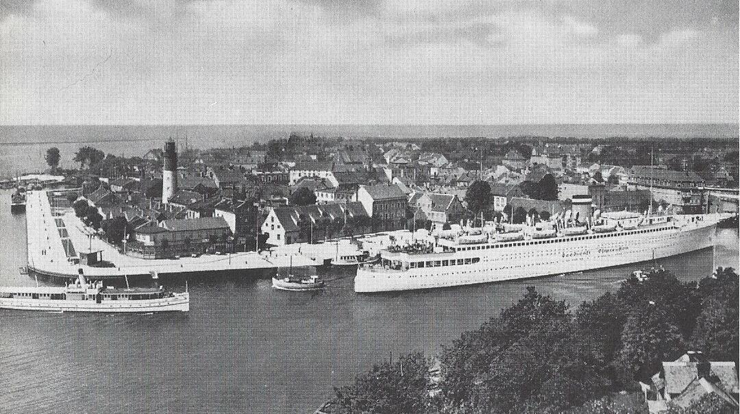 Piliavos uostas iki 1944-ųjų. Prie šios krantinės prisišvartavę laivai buvo tapę paskutiniuoju išsigelbėjimo šiaudu šimtams tūkstančių Rytų Prūsijos gyventojų. 