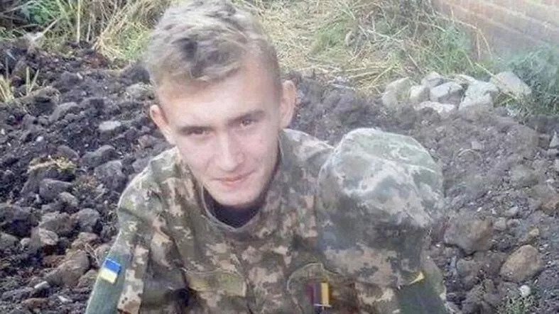 Paskutinėje nuotraukoje iš fronto Igoris nusifotografavo duobėje, susidariusioje po sprogimo, tarsi nuspėdamas savo likimą. © Eldoradas Butrimas