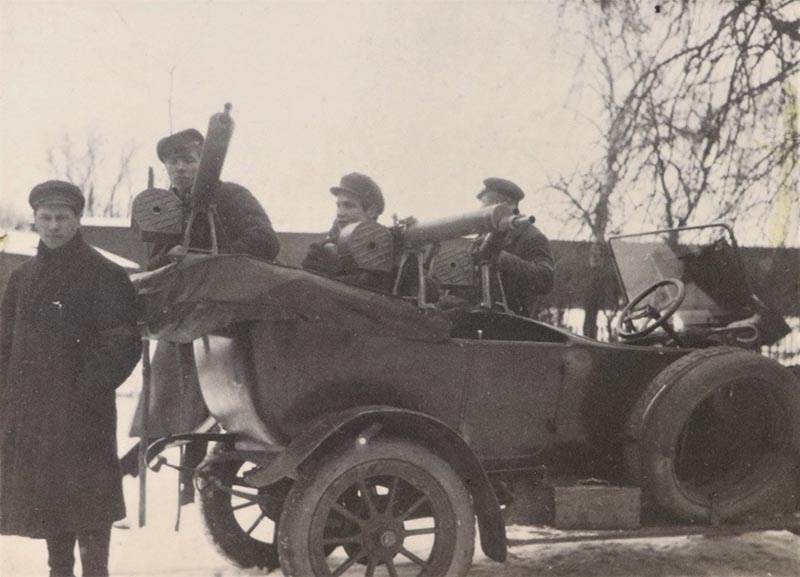 Sendvario užėmime lietuviams daugiausiai bėdų pridarė gynėjų kulkosvaidžiai. Po pergalės mūšyje jie atiteko Klaipėdos vaduotojams. 1923 m. sausio mėn. nuotrauka. Balzeko lietuvių kultūros muziejaus (JAV) arch.