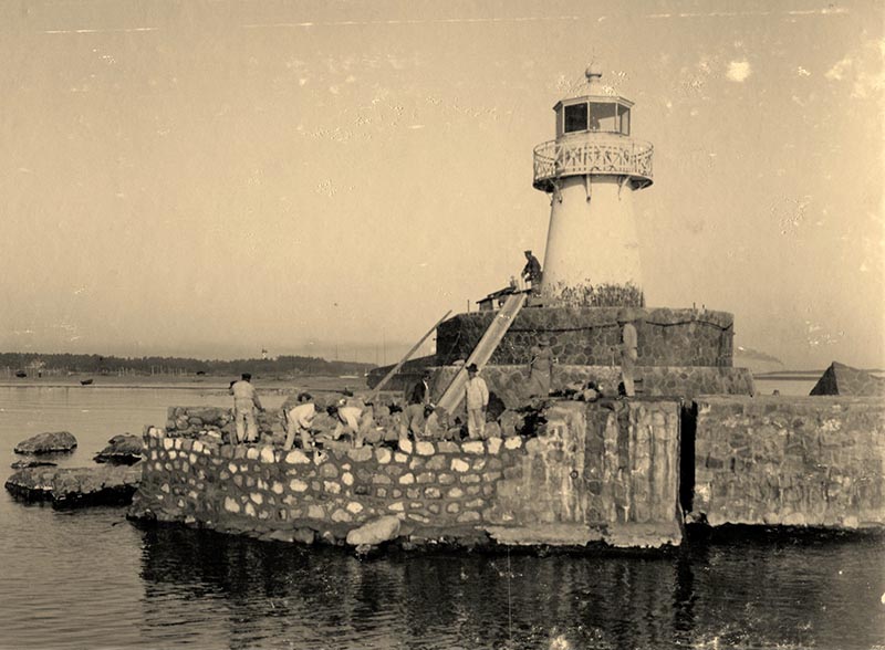 Molo tvarkybos darbai 1902-1906 m. nuotraukoje. Būtent ši marinistinio paveldo atkarpa ir išliko iki mūsų dienų. Klaipėdos regioninio valstybės archyvo nuotr.
