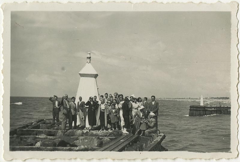 1928-1932 m. buvo ilginamos medinės uosto krantinės, gilinama ir valoma uosto akvatorija, prie pietinio, trumpojo, molo galo pradėjo veikti uostą žymintis švyturys. Nacionalinis M. K. Čiurlionio dailės muziejus (LIMIS)