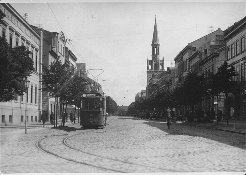 Turgaus gatvė XX a. 4 deš. Ja turgaus dienomis (trečiadieniais ir šeštadieniais) driekėsi žiedinis tramvajaus maršrutas. Mažosios Lietuvos istorijos muziejaus rinkinys.