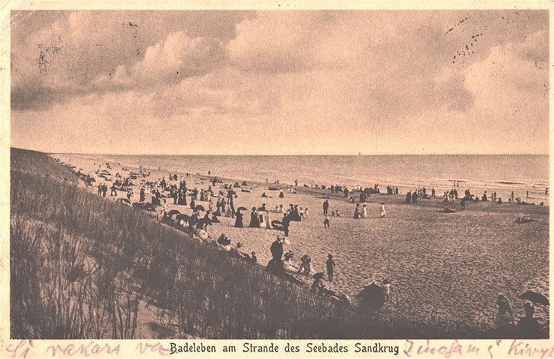 1925 m. iš Klaipėdos į Kauną išsiųstas atvirukas su Smiltynės pliažo vaizdu. „Be galo gerai čia ant jūros. Noris ir nebevažiuoti į Kivylius“, - rašė poilsiautojas.
