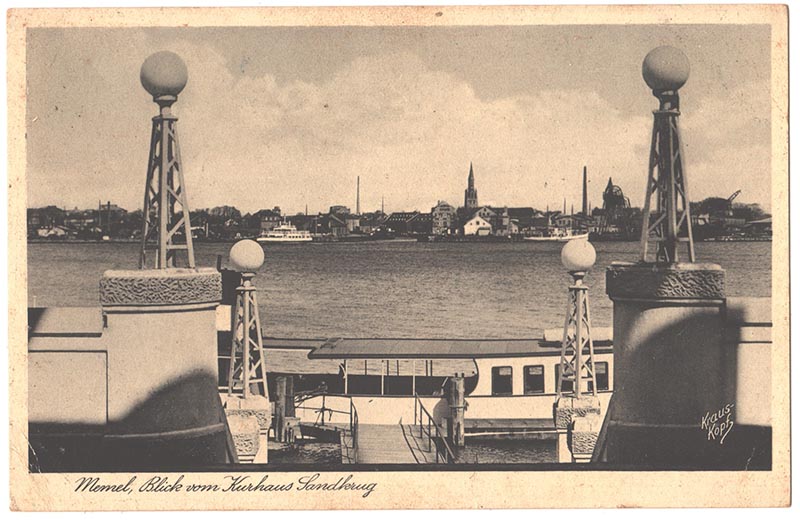 Pro viešbučio balkonus ir nuo rytinės terasos su restorano staliukais atsiverdavo nuostabi panorama į Klaipėdos miestą. 1942 m. išsiųstas atvirukas. Deniso NIKITENKOS kolekcija.