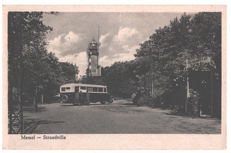Nuo 1934 m. tramvajus pakeitė autobusai, kurie ir toliau kursavo į visų pamėgtą Melnragę, prie Raudonojo švyturio. Deniso NIKITENKOS kolekcija.