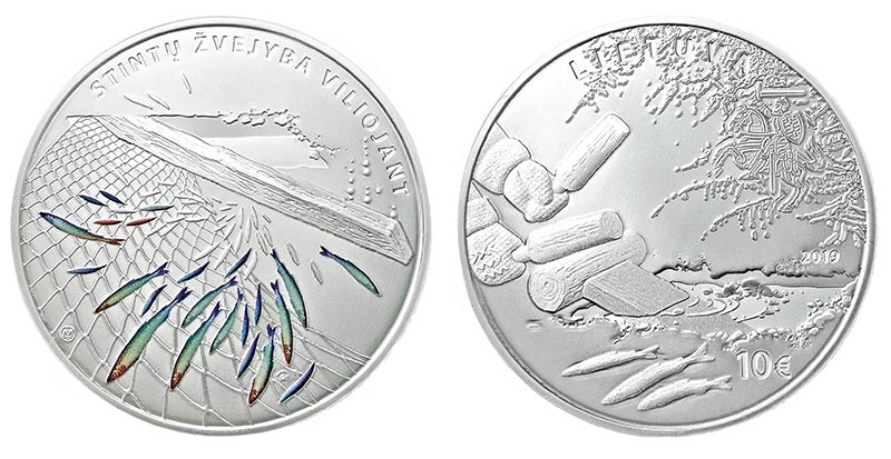 Stintų žvejybai viliojant skirta sidabrinė kolekcinė 10 eurų moneta (išleista 2019 m.). Redakcijos archyvo nuotr.
