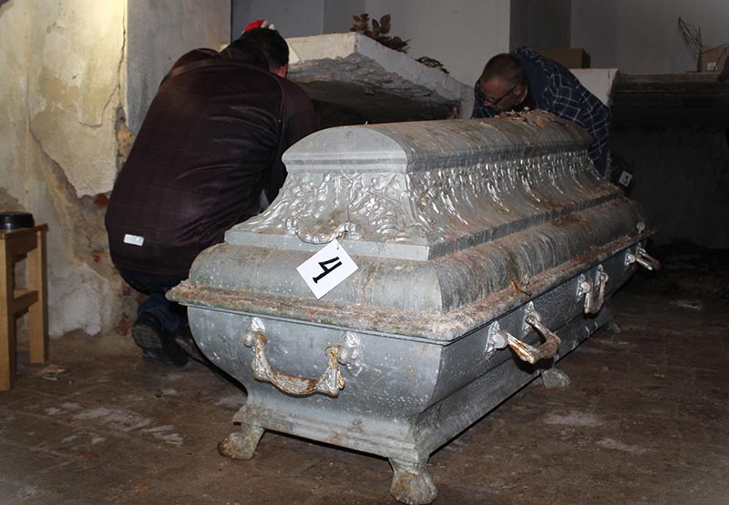 Vienintelis nepaliestas - sarkofagas, kuriame buvo palaidota ilgai „ponia X“ vadinta moteris ne iš grafų Tiškevičių giminės.  Deniso NIKITENKOS nuotr. (2014 m.)