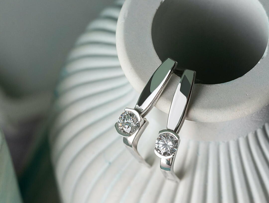 Balto aukso auskarai