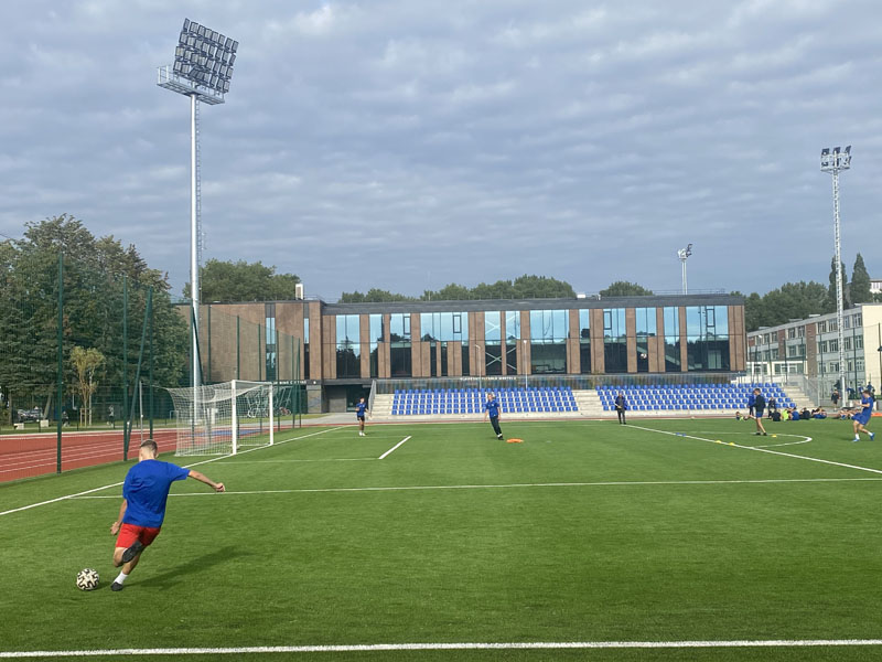 Rugsėjo 13 dieną Klaipėdoje oficialiai atidaryta bemaž 11 milijonų eurų vertės Futbolo mokykla su dviem dirbtinės vejos stadionais, 1 156 vietų tribūnomis, natūralios dangos futbolo apšilimo aikštele, lengvosios atletikos takais, dviem uždaromis sporto salėmis ir aikštele po atviru dangumi, pritaikyta krepšiniui, tinkliniui bei tenisui.