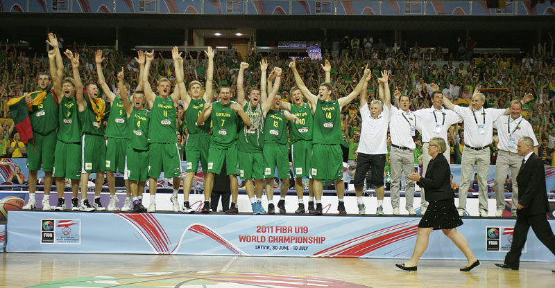 Prieš 10 metų - 2011 metais - Lietuvos jaunimo rinktinės krepšininkai su treneriu Kaziu Maksvyčiu priešakyje tapo pasaulio jaunimo (iki 19 metų) krepšinio čempionais.