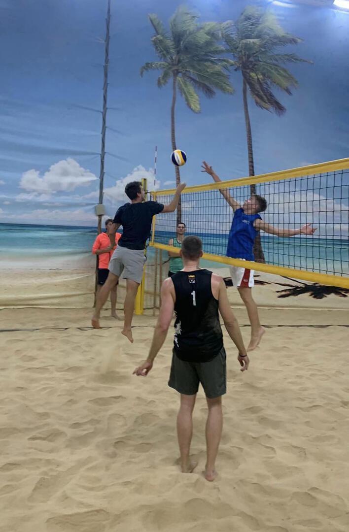 GEROS EMOCIJOS. „Kas gali būti smagiau už draugišką ir emocingą laiką drauge su šeima?“ - lyg susitarę kartojo „Drogas šeimų 3x3“ turnyro dalyviai. KBC nuotr.