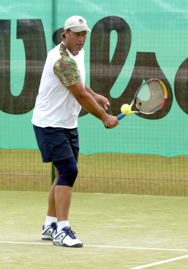 POMĖGIS. Šarūnas Marčiulionis vaikystėje buvo Lietuvos teniso čempionas. Jis žaisti tenisą mėgsta iki šiol.  Aliaus KOROLIOVO nuotr.