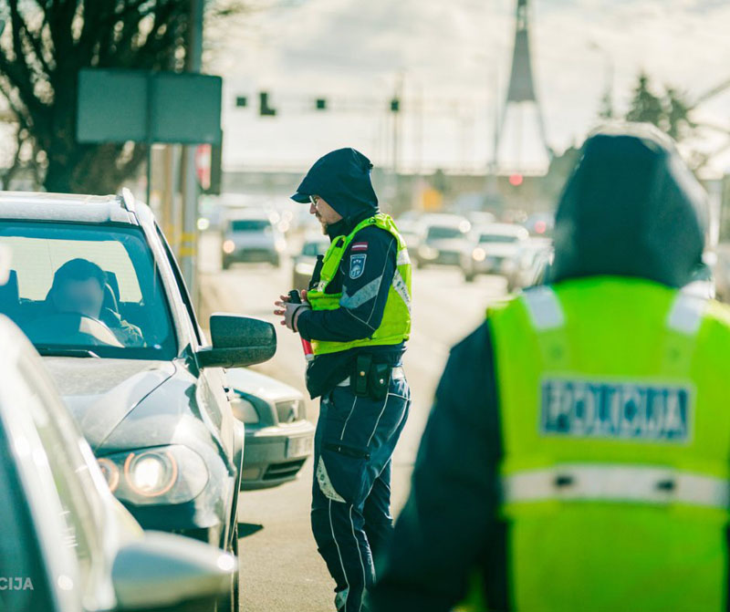 PRAŠYMAI. Pripažinti klaipėdiečių padarytus nusižengimus jų valstybėje itin dažnai prašo latviai.  Latvijos policijos nuotr.