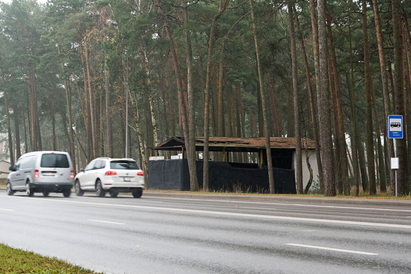 AMŽINAS. Už statinių priežiūrą atsakingi Klaipėdos savivaldybės specialistai jau prarado viltį, kad P. Lideikio gatvės pradžioje stovintis paviljonas kada nors pasikeis.