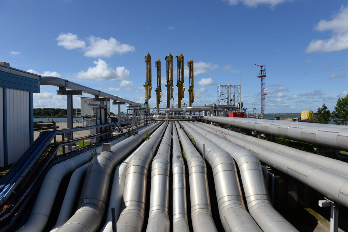 VAMZDYNAI. „Klaipėdos nafta“ - įvairiausių vamzdynų - ir didesnių ir mažesnių - karalystė.