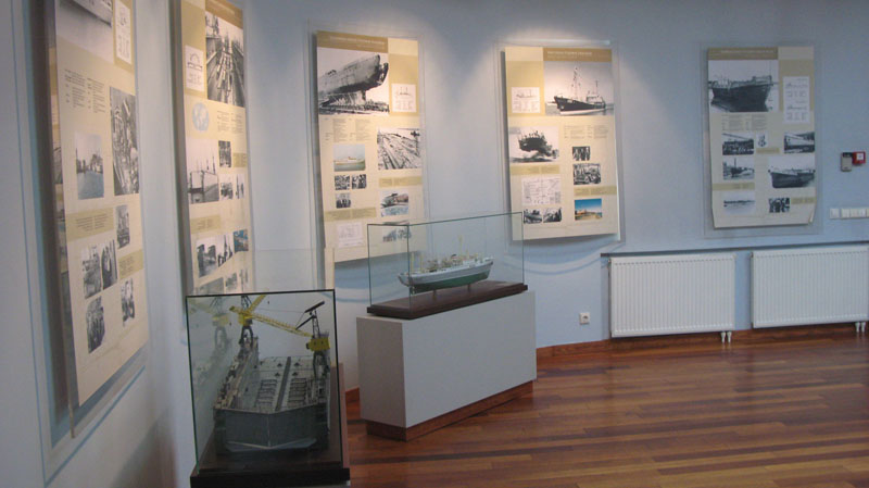ISTORIJA. Vakarų Baltijos laivų statyklos muziejuje ne tik jos istorija, bet ir senųjų Klaipėdos laivų statyklų apžvalga. 