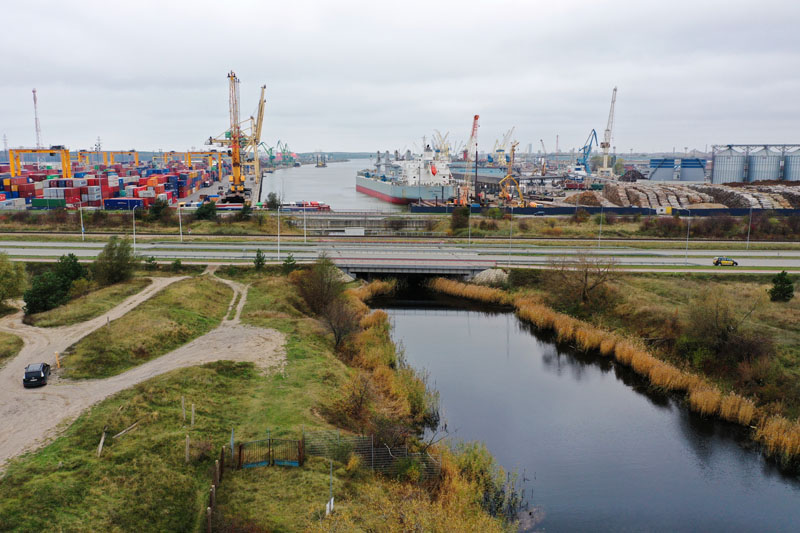 AKLIGATVIS. Tiesiai iš Klaipėdos uosto į Vilhelmo kanalą neįplauksi. 