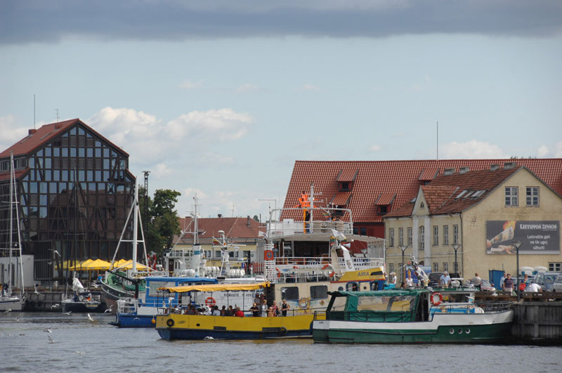 VIETA. Mažieji laiveliai už stovėjimą prie Danės upės krantinių moka mokestį koncesininkei UAB „Klaipėdos laivų remontas“. 