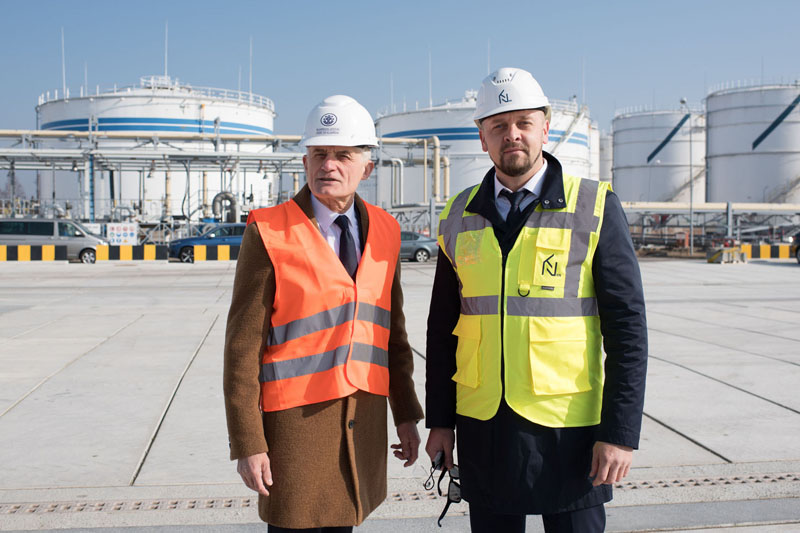 VADOVAI. Krantinės šeimininkas KN generalinis direktorius Darius Šilenskis (kairėje) ir Uosto direkcijos vadovas Algis Latakas dėkojo visiems, prisidėjusiems prie šio projekto įgyvendinimo. Vitos JUREVIČIENĖS nuotr.