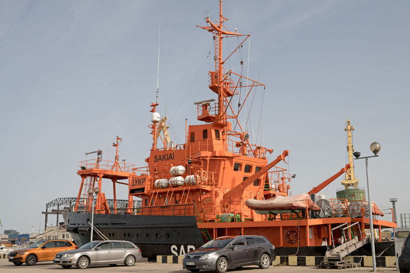 VIETA. Paieškos ir gelbėjimo laivas „Šakiai“ stovi Kruizinių laivų terminale. 