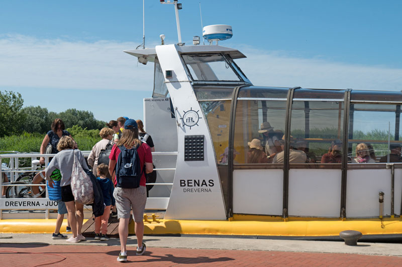 „BENAS“. Keltas „Benas“ plaukia maršrutu Juodkrantė-Dreverna, Dreverna-Juodkrantė. 