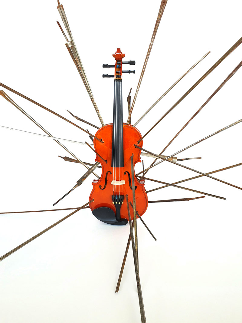 „Stradivarijus Berghaine“ - dailininko improvizuotas klasikinės ir šiuolaikinės muzikos konfliktas („Berghain“ - populiarus naktinis klubas Berlyne). 