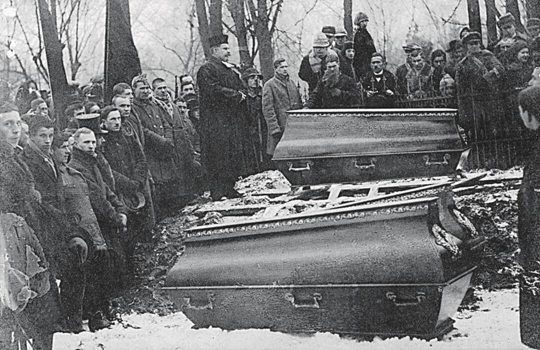 Iškilmingos savanorių laidotuvės Klaipėdos kapinėse 1923 m. sausio 20 d. MLIM archyvo nuotr.