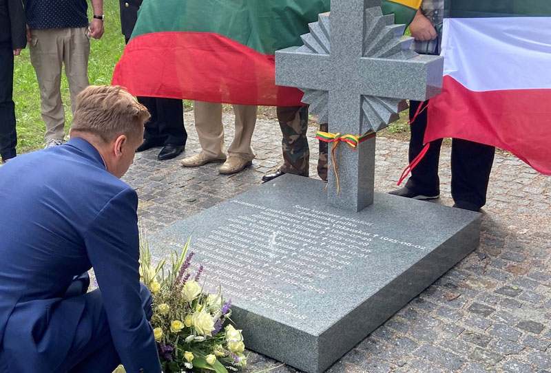 PAGARBA. Lietuvių kariuomenės kariams pastatytas ir pašventintas kryžius.
