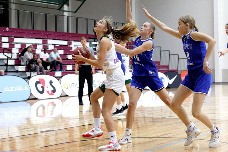 Klaipėdietė Justė Mockevičiūtė - vos 14 metų krepšininkė, stebinanti ir pranokstanti 2-3 metais vyresnias žaidėjas. Ji rugpjūčio 17-27 dienomis atstovaus Lietuvai Europos U16 krepšinio čempionate. MKL nuotr.