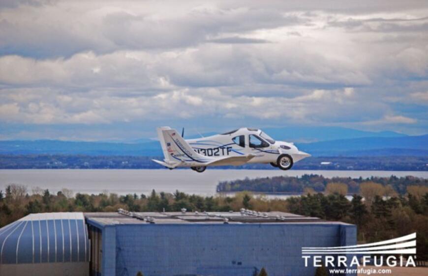 Amerikiečiai gamins skraidantį automobilį "Terrafugia Transition"